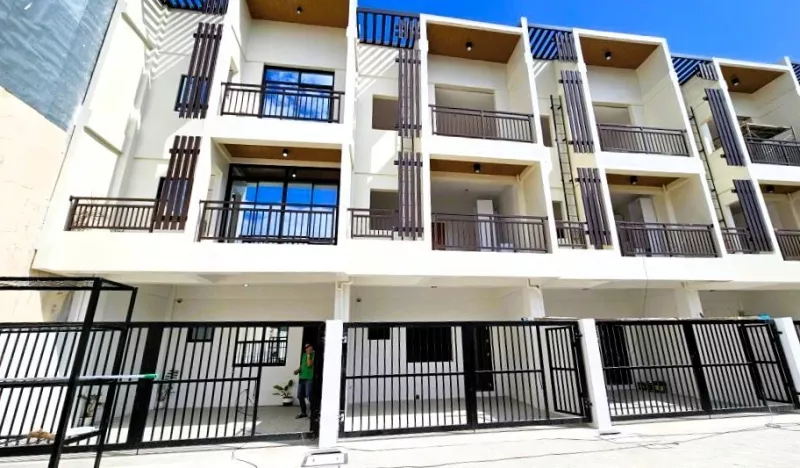 MODERN 3 STOREY TOWNHOUSE IN LAS PINAS CITY