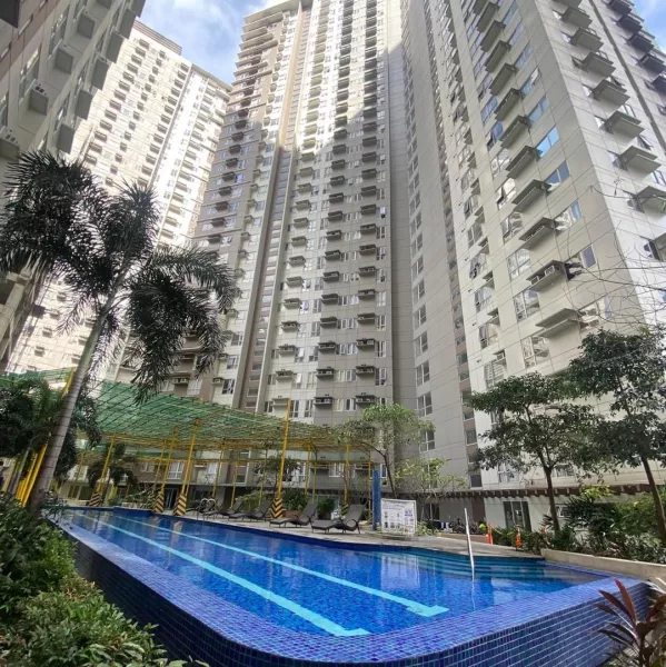 FOR SALE! 2 Bedroom Unit in Mandaluyong City