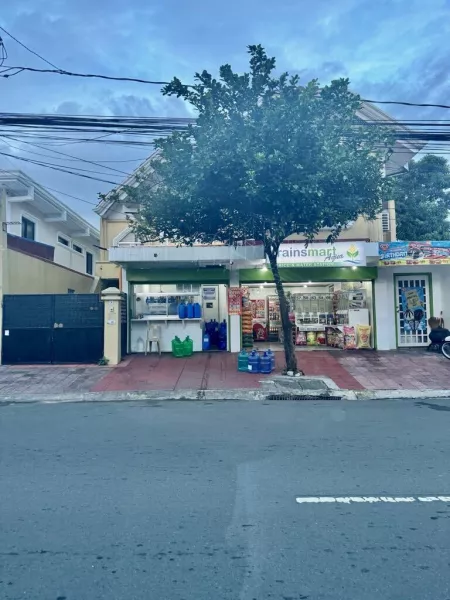 2 Storey House with Commercial Stall for Sale in BF Resort Village, Las Piñas