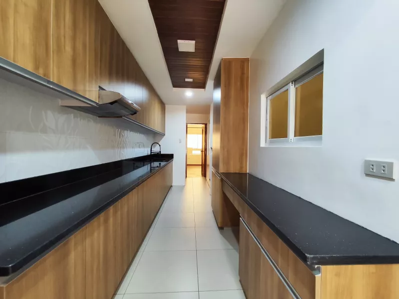 Quezon City 3 Storey Townhouse for Sale 4 Bedrroms near Pegasus Quezon Ave rg