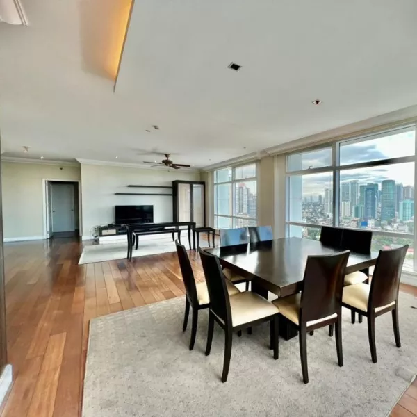 For Sale: 3 Bedroom in One Roxas Triangle