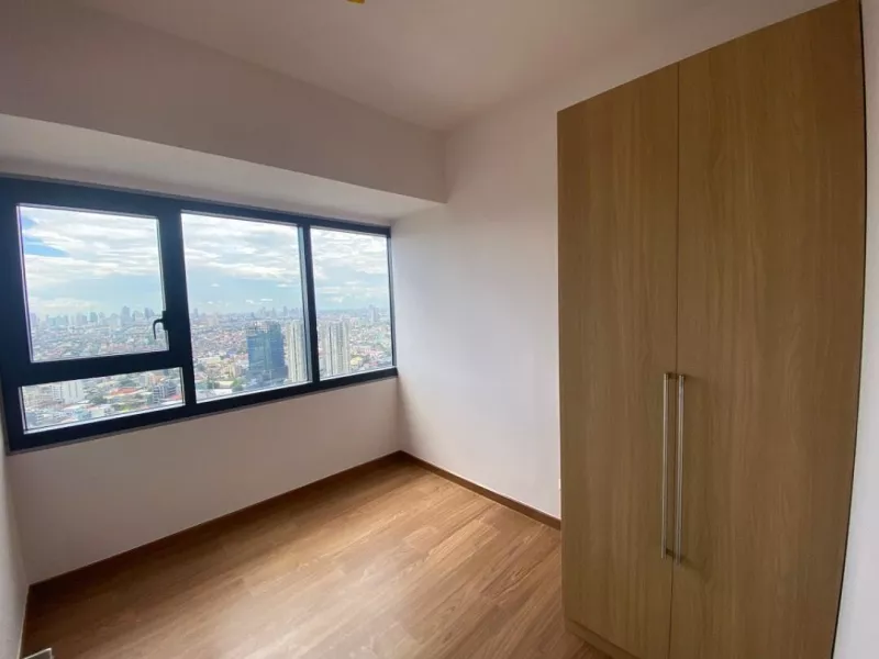 Spacious 2BR Corner Unit for Sale at The Rise Makati
