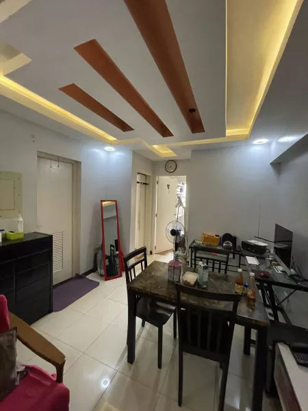 condo 2 bed room with parking lot