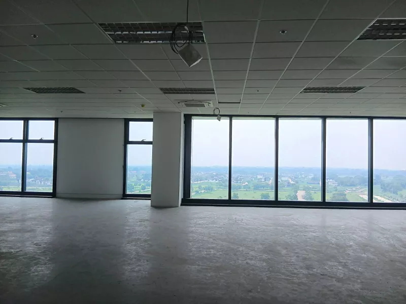1370 SQM Warm Shell Office Space for Lease in Laguna