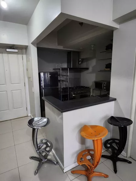 1BR Penthouse at The Columns Legaspi for Sale