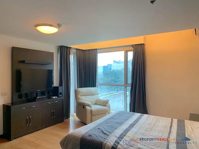 2 Bedroom condo unit for Sale in One Serendra East Tower at Taguig City