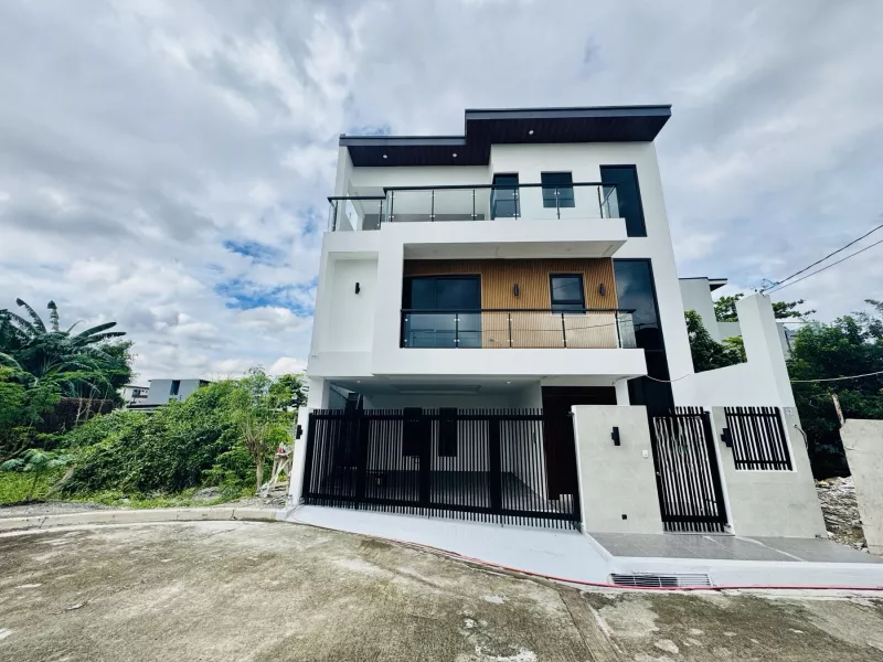 Modern Brand New 3Storey Semi Furnished House and Lot for Sale in Greenwoods
