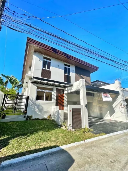 FIVE BEDROOMS WITH POOL MODERN DESIGN HOUSE FOR SALE IN BF HOMES