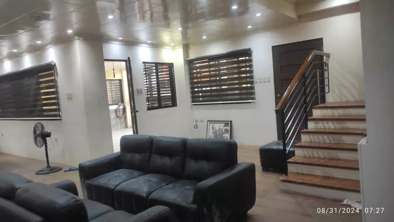 Town&Country West Bacoor City 3sty hse w/ LA 240sqm 6 BR 5T&B near gate for sale