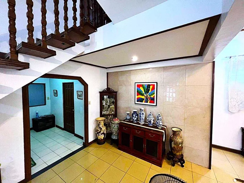 Spacious 5-Bedroom Home in Horseshoe Village, Quezon City