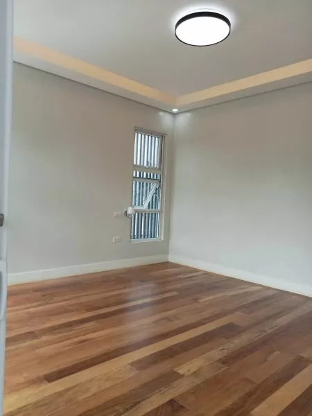 Modern Townhouse For Sale 5 BR in East Fairview QC near La Mesa Eco Park rg