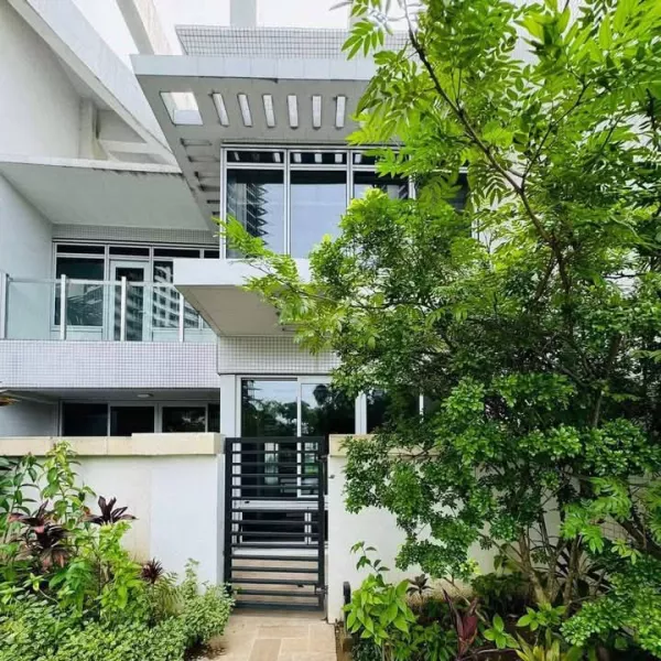 For Rent 3BR Bi Level East Proscenium Rockwell