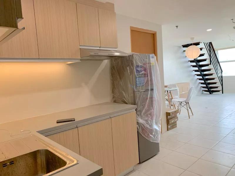 AMA TOWER RESIDENCES: FULLY FURNISHED 2 BEDROOM LOFT TYPE UNIT WITH BALCONY
