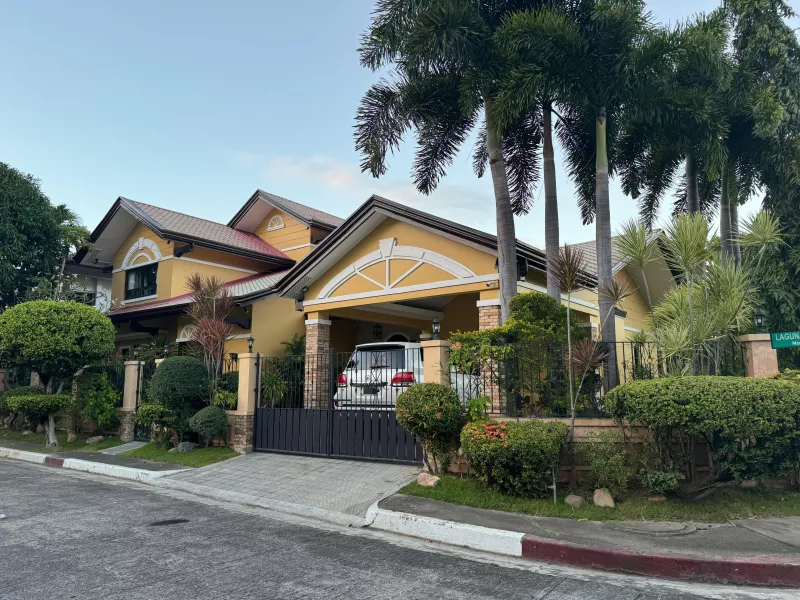 Newly Furnished Mediterranean Corner House and Lot for Sale at Southbay Gardens