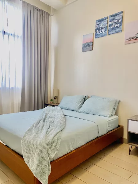 Spacious Executive 1 BR with High Ceiling