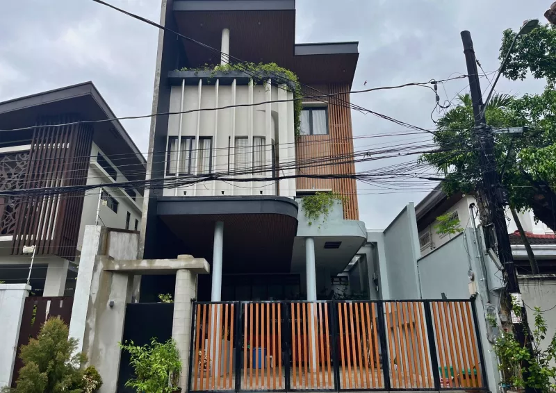 6-bedroom home in in the prestigious Xavierville 1, Loyola Heights, Quezon City
