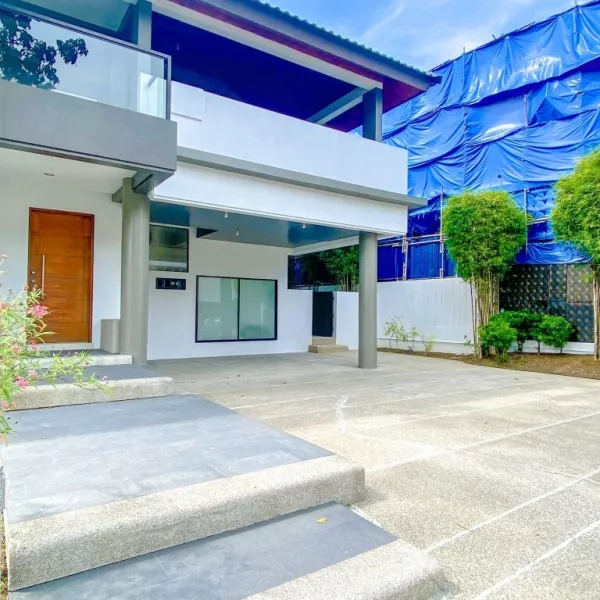 SPACIOUS MODERN DESIGN HOUSE AND LOT FOR SALE IN AYALA SOUTHVALE