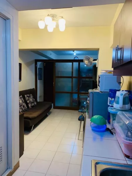 Clean Title RFO 1BR w/ Balcony FOR SALE at Cityland Makati Executive Tower 4