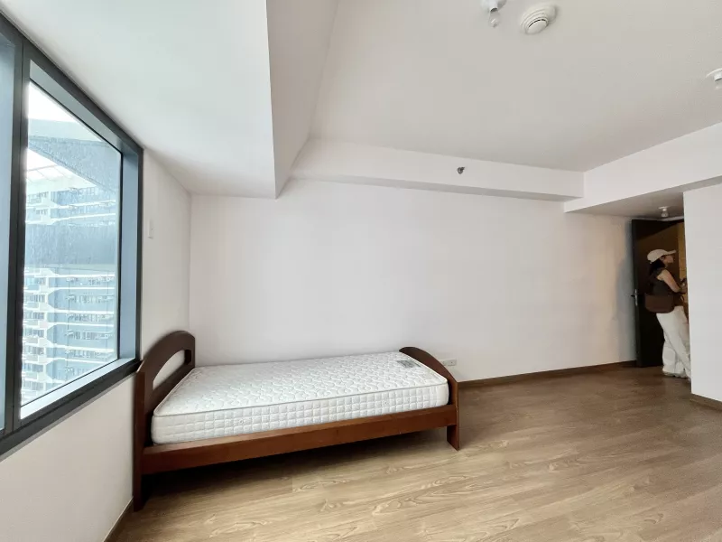 FOR SALE - STUDIO UNIT AT THE RISE MAKATI