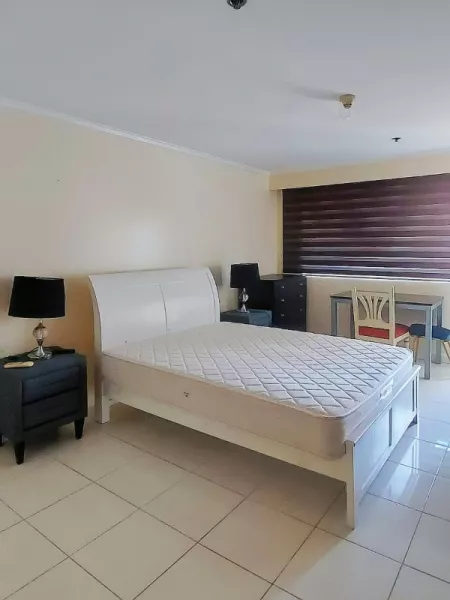 Studio Condo for RENT in Oxford Suites Poblacion Makati City RH14957