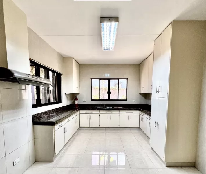 SAN LORENZO DUPLEX HOUSE FOR RENT FOR LEASE HOUSE AND LOT MAKATI CITY 3 BEDROOMS