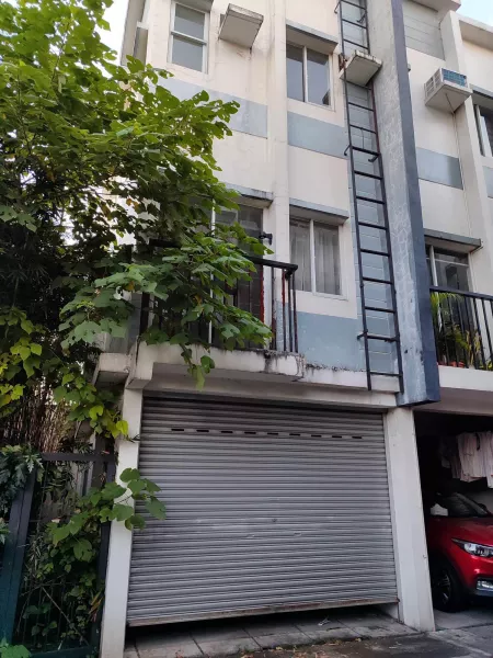 3-storey townhouse at Sonterra Townhomes (Pasig City)