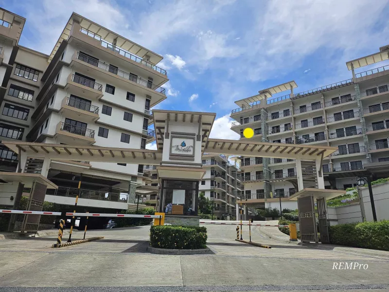 3 Bedroom Condominium Unit for Sale with Parking in Bristle Ridge, Baguio City