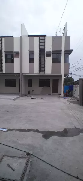 4BR w/Family Area 2 Storey Compound Townhouse For Sale In Moonwalk Paranaque-md