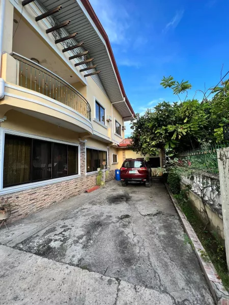 5 Bedroom House w/ Vacant Lot in Sto. Niño Village in Dove Street, Mandaue