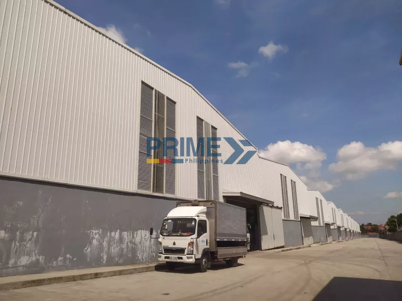 Warehouse for Lease: 1,650 sqm with Covered Loading Bay in Laguna