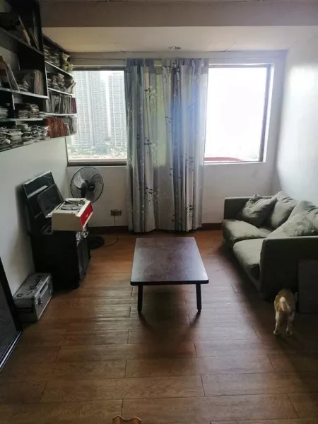 Clean Title RFO 1BR with Balcony FOR SALE at Parc House II EDSA Guadalupe Makati