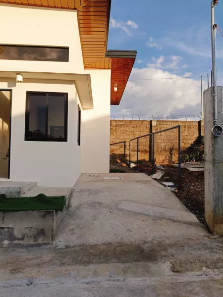 Bungalow High Ceiling House and Lot for Sale in Mansilingan Bacolod City-MD