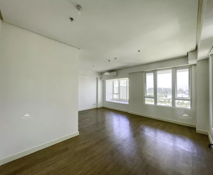 Oak Harbor Residences 3 Bedroom Condo for Sale in Paranaque City