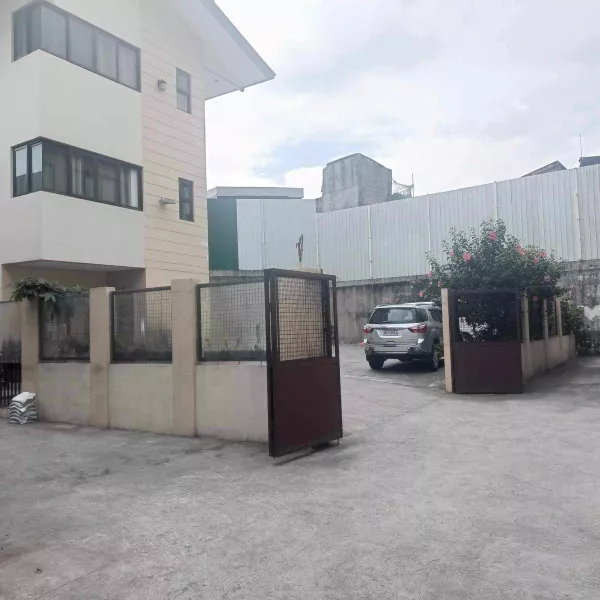 783 sqm Corner Lot with Building for sale in Malumanay, Quezon City