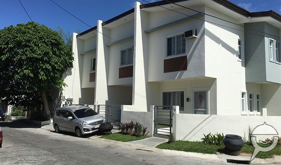 For Sale 4 Bedrooms House in Yakal street, Pilar Village, Las Pinas Ci